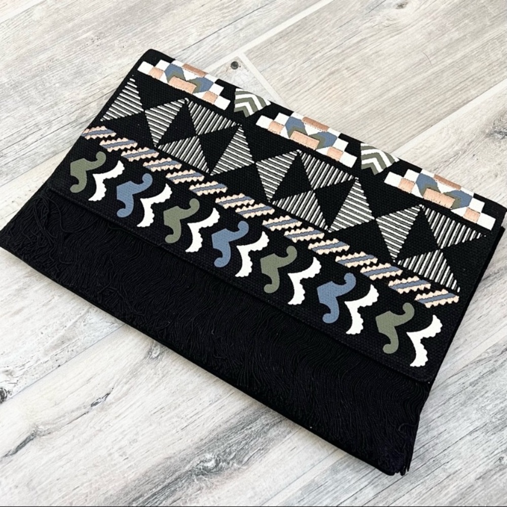Stella & Dot black taj clutch